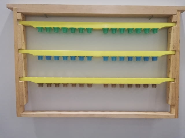 Пчелни майки -Линеен държач за маточни чашки - град Бургас | Пчеларство - снимка 2