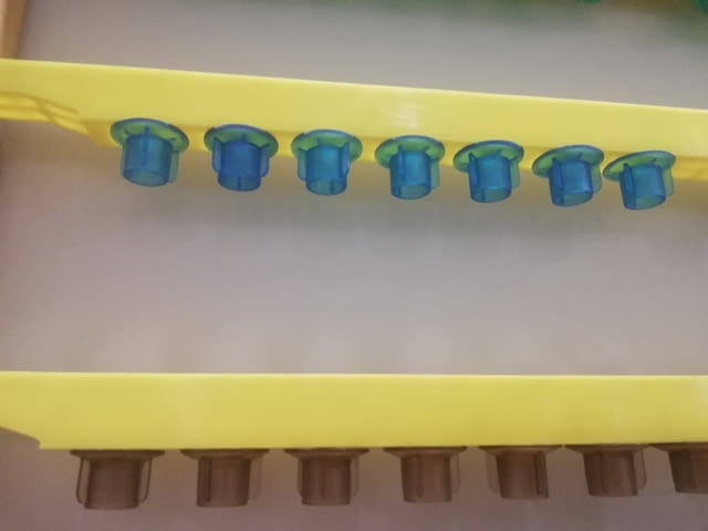 Пчелни майки -Линеен държач за маточни чашки - град Бургас | Пчеларство - снимка 3