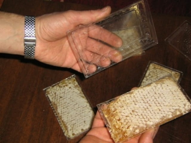 Пчелни пластмасови основи за директна консумация на чист пчелен мед и восък - снимка 1