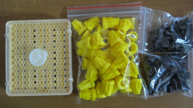 Апарат за производство на пчелни майки /тип Йентер/, city of Burgas | Bee Keeping - снимка 1