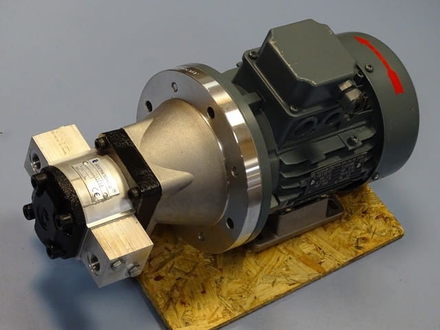 Хидравличен агрегат (хидравлична помпа 250Bar, ел.двигател 0.37kW) - снимка 1