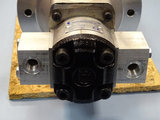 Хидравличен агрегат (хидравлична помпа 250Bar, ел.двигател 0.37kW) - снимка 5