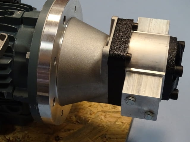 Хидравличен агрегат (хидравлична помпа 250Bar, ел.двигател 0.37kW) - снимка 9