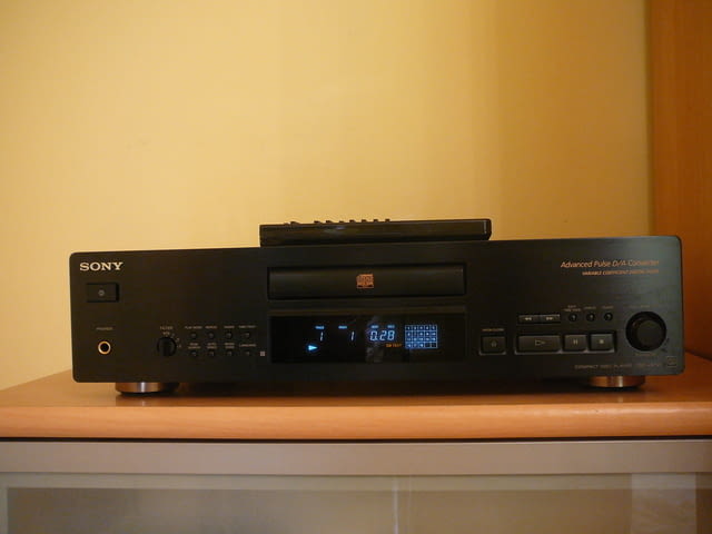 Sony cdp-xb720 qs - град Пазарджик | Ресийвъри / Усилватели - снимка 1