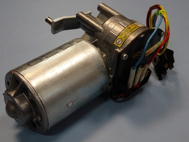 Мотор редуктор PAL 443 122 092 071 Front Windscreen Wiper Motor 12VDC - снимка 1