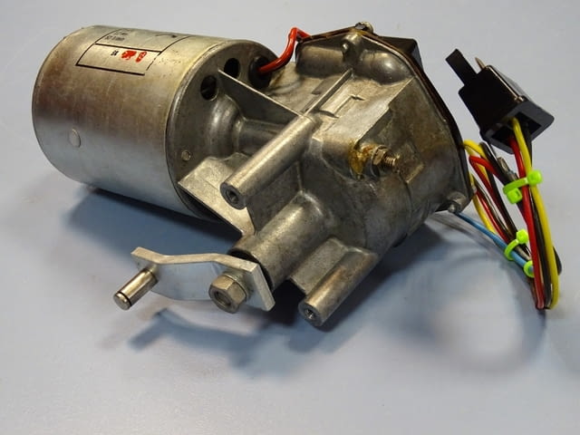 Мотор редуктор PAL 443 122 092 071 Front Windscreen Wiper Motor 12VDC - снимка 3