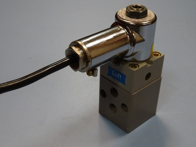 Пневматичен разпределител E.SEITZ-WETZIKON 213 1/4 220V, град Пловдив | Промишлено Оборудване - снимка 2