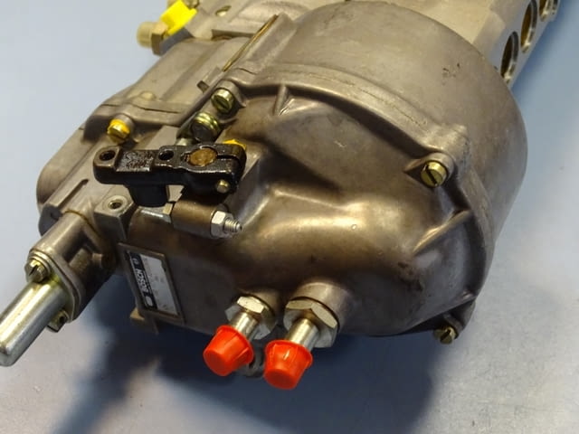 Горивно нагнетателна помпа (ГНП) Bosch RQV 300-1250AB10260L 12-cylinder fuel injection pump - снимка 10
