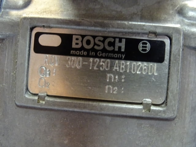 Горивно нагнетателна помпа (ГНП) Bosch RQV 300-1250AB10260L 12-cylinder fuel injection pump - снимка 11