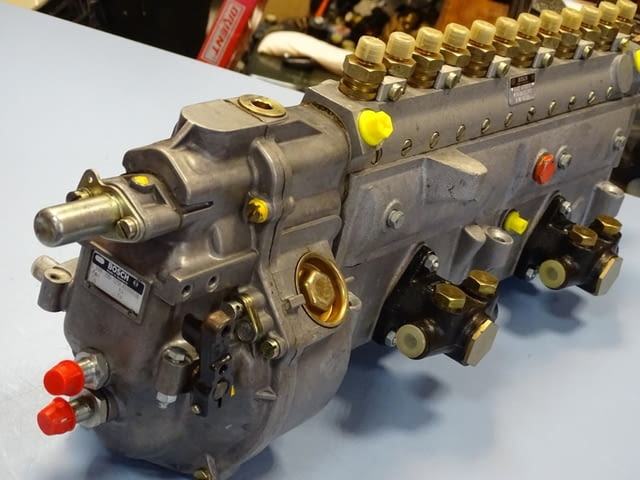 Горивно нагнетателна помпа (ГНП) Bosch RQV 300-1250AB10260L 12-cylinder fuel injection pump - снимка 12