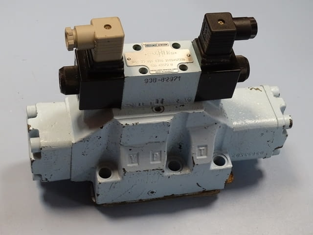 Хидравличен разпределител Denison 3D06 35 B10 0306 10C1W07338 220V directional control valve - снимка 1
