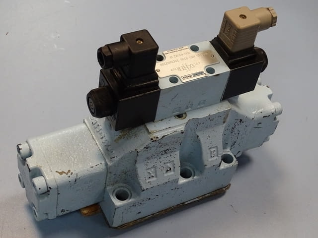 Хидравличен разпределител Denison 3D06 35 B10 0306 10C1W07338 220V directional control valve - снимка 4