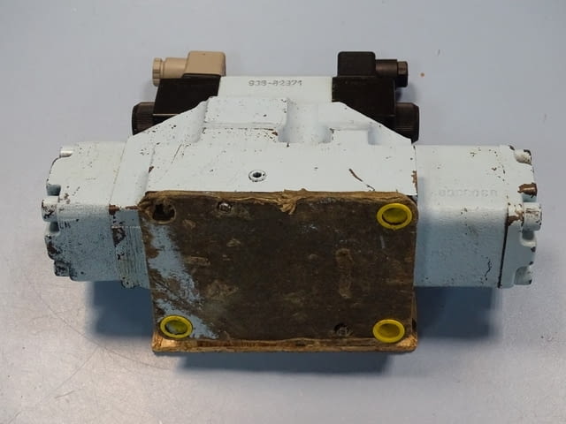 Хидравличен разпределител Denison 3D06 35 B10 0306 10C1W07338 220V directional control valve - снимка 7