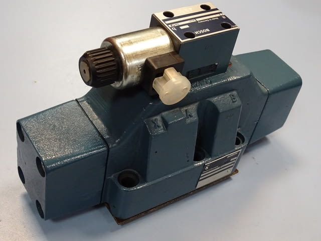 Хидравличен разпределител Bosch 0810 010 952, 0810 091 404 96VDC directional control valve - снимка 3