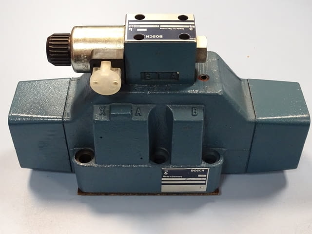Хидравличен разпределител Bosch 0810 010 952, 0810 091 404 96VDC directional control valve - снимка 4