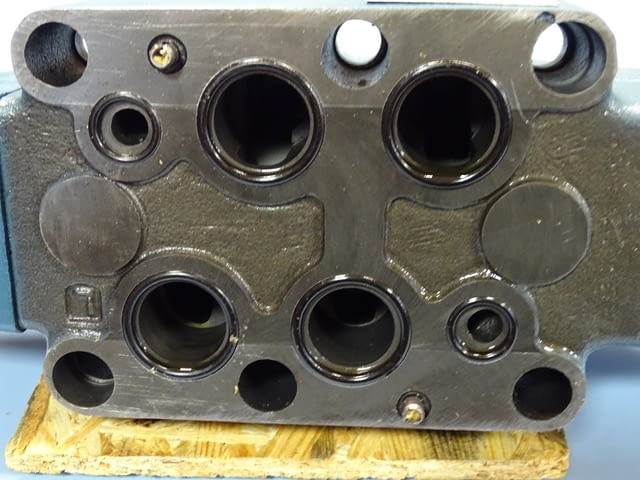 Хидравличен разпределител Bosch 0810 010 952, 0810 091 404 96VDC directional control valve - снимка 8