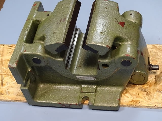 Тръбно менгеме TOS ф120 mm L-160 mm - град Пловдив | Промишлено Оборудване - снимка 4