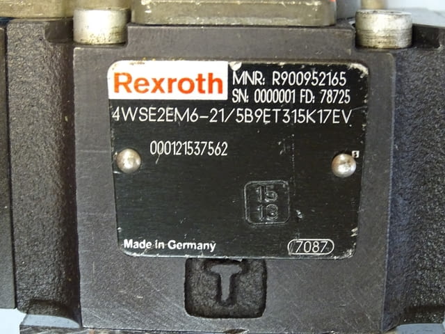 Серво клапан Rexroth 4WSE2EM6-21/5B9ET315K17EV directional ser-valves in 4-way variant - снимка 6