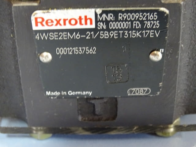 Серво клапан Rexroth 4WSE2EM6-21/5B9ET315K17EV directional ser-valves in 4-way variant - снимка 10