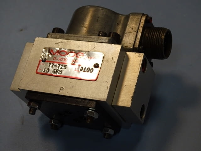 Серво клапан MOOG 10 GPM flow control servo valve 2-stage 210Bar - снимка 6