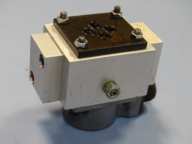 Серво клапан MOOG 10 GPM flow control servo valve 2-stage 210Bar - снимка 8