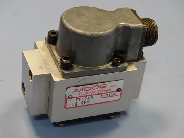 Серво клапан MOOG 10 GPM flow control servo valve 2-stage 210Bar - снимка 10