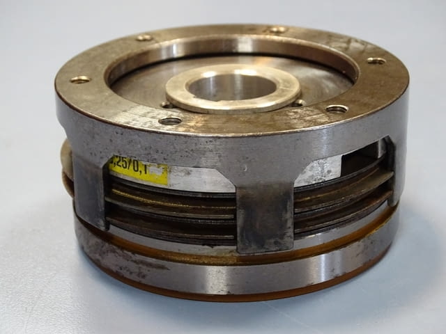 Съединител електромагнитен Dessau 4KL 2.5 multi-disc electromagnetic clutch - снимка 1
