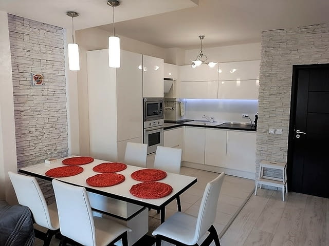 Двустаен апартамент за нощувки Internet, Cable TV, Furnished, Balcony, TV, Near by Bus Station, Near by Shop, Near by School, Near by Food Store - city of Varna | Lodging - снимка 2