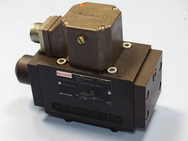 Серво клапан Rexroth 4WSE2ED10-51/60B9T315K31EV directional servo valve - снимка 1