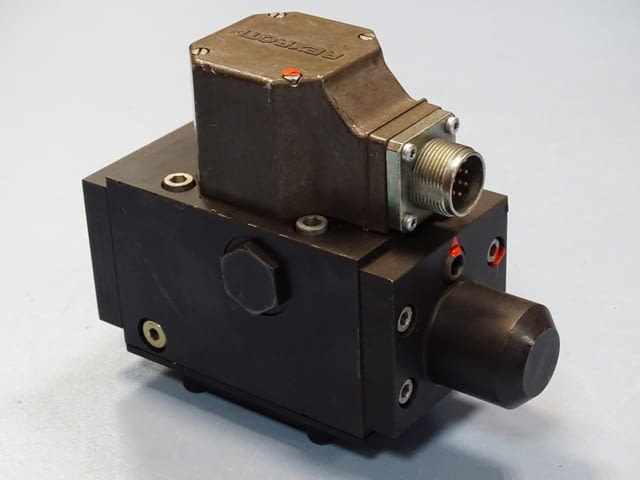 Серво клапан Rexroth 4WSE2ED10-51/60B9T315K31EV directional servo valve - снимка 6