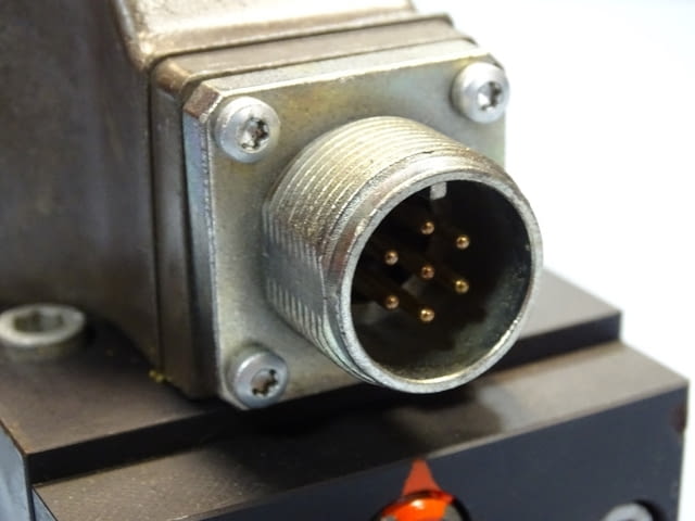 Серво клапан Rexroth 4WSE2ED10-51/60B9T315K31EV directional servo valve - снимка 9