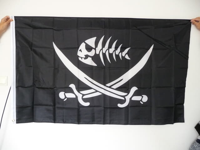 Пиратско знаме риба скелет две саби абордаж флаг корсар акула - снимка 1