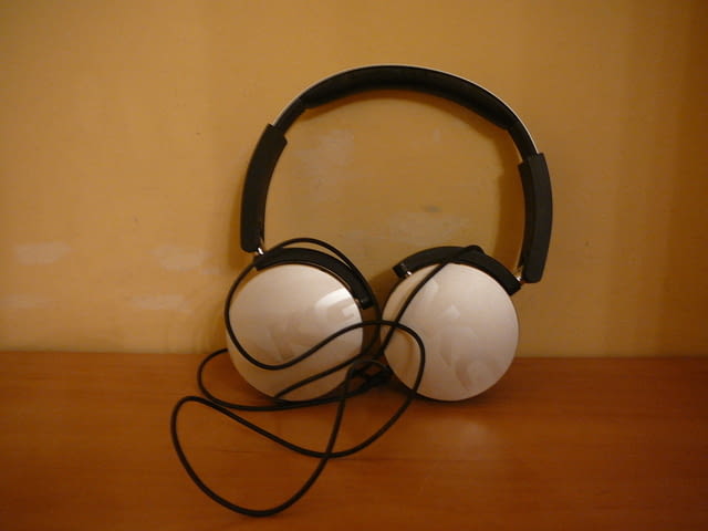 Akg y50 - град Пазарджик | Ресийвъри / Усилватели - снимка 1