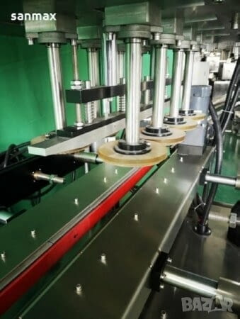 Автоматична затваряща машина за пластмасови капачки(без елеватор) - снимка 2