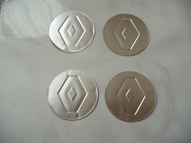 4 емблеми Рено Renault метални алуминиеви джанти лети волан, град Радомир - снимка 3