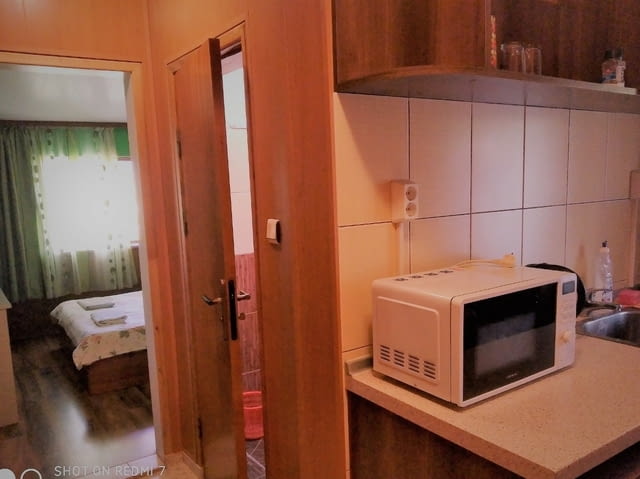 Свободна Стая за нощувки с кухненски кът – отделен вход, баня/WC, климатик, тераса, TV, free WI-Fi - снимка 4