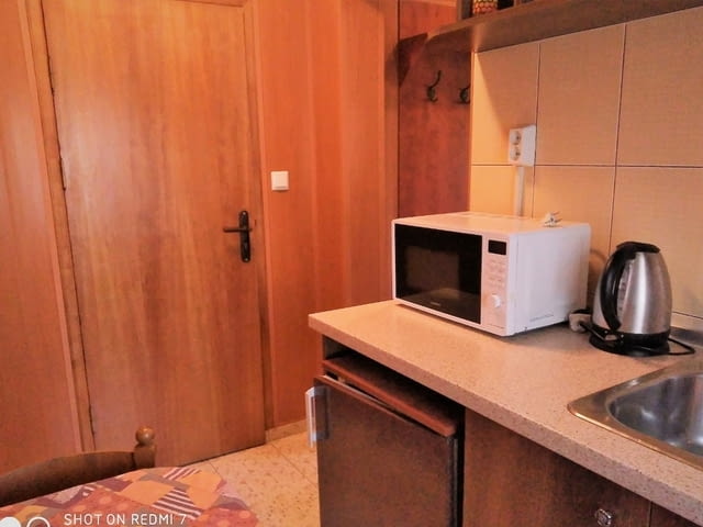 Свободна Стая за нощувки с кухненски кът – отделен вход, баня/WC, климатик, тераса, TV, free WI-Fi - снимка 6