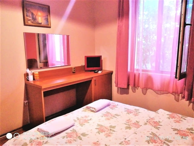 Единична стая за нощувки с отделен вход, собствена баня/WC, климатик, TV, Wi-Fi - снимка 2