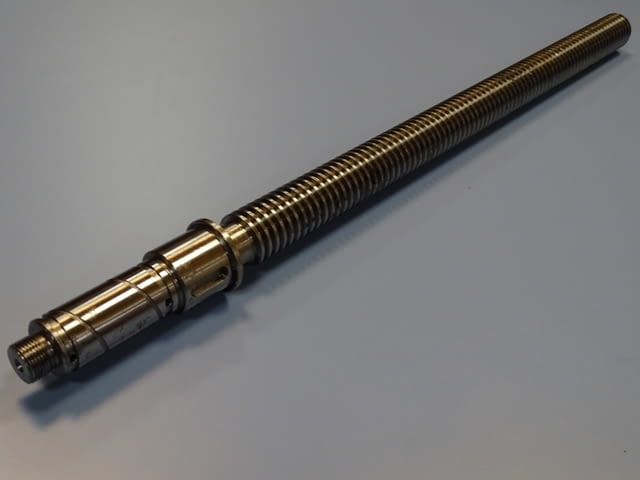 Винт за фреза Deckel FP2 за ОС Z screw with Z, град Пловдив | Промишлено Оборудване - снимка 1