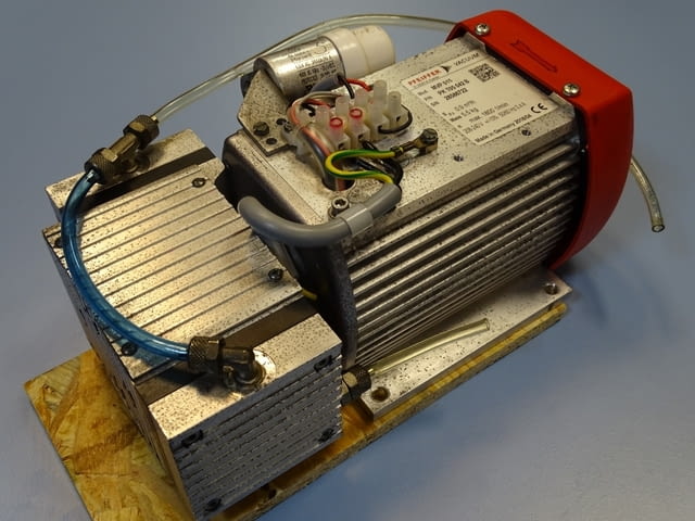 Вакуум помпа Pfeiffer MVD015 diaphragm pump, град Пловдив | Промишлено Оборудване - снимка 1