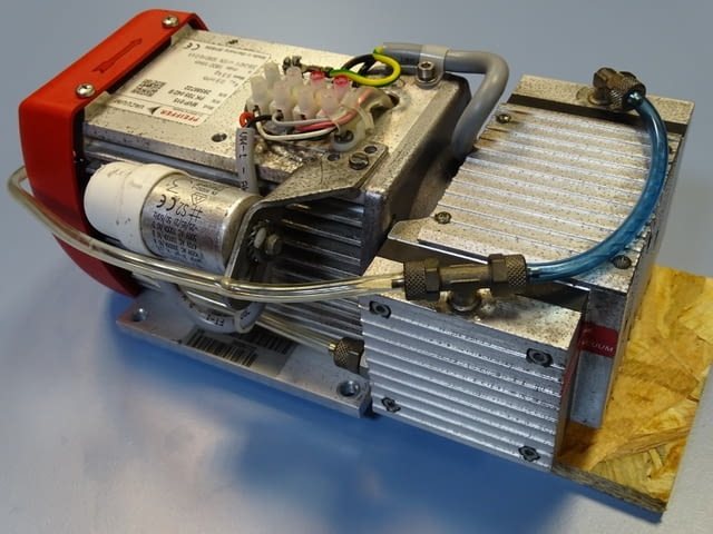 Вакуум помпа Pfeiffer MVD015 diaphragm pump, град Пловдив | Промишлено Оборудване - снимка 3