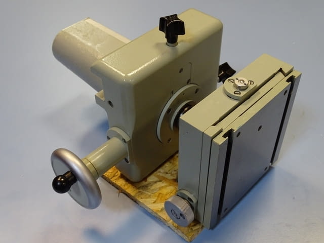 Маса инструментална Carl-Zeiss подвижна 120x120 mm, град Пловдив | Инструменти - снимка 1