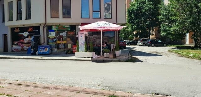 Действащ хранителен магазин 204 м2, Интернет - град Пазарджик | Магазини - снимка 1