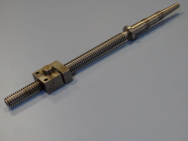 Винт с гайка прецизен L-320mm ф14mm - град Пловдив | Промишлено Оборудване - снимка 1