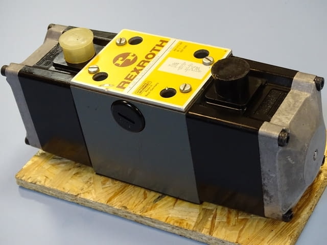 Хидравличен разпределител REXROTH 4WE10G10/AW220-50NZ4 hidraulic valve - снимка 2