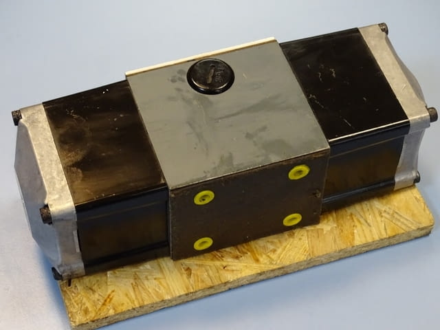 Хидравличен разпределител REXROTH 4WE10G10/AW220-50NZ4 hidraulic valve - снимка 7