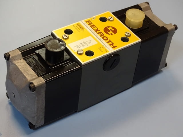 Хидравличен разпределител REXROTH 4WE10G10/AW220-50NZ4 hidraulic valve - снимка 8