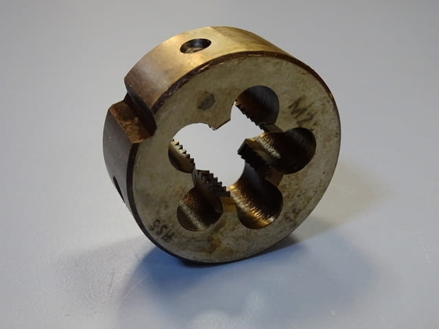 Плашка М22х2.5 метрична резба, дясна - град Пловдив | Инструменти - снимка 1