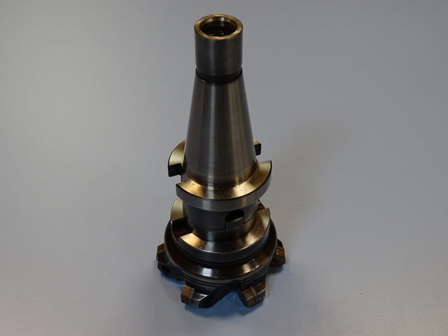 Държач инструментален ISO B40-27 с фреза Walter BLAXX, град Пловдив | Инструменти - снимка 1