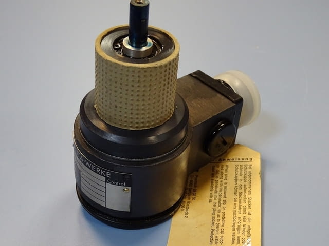 Тахогенератор DEUTA-Werke control EF43/2e generotor tachometer - снимка 9